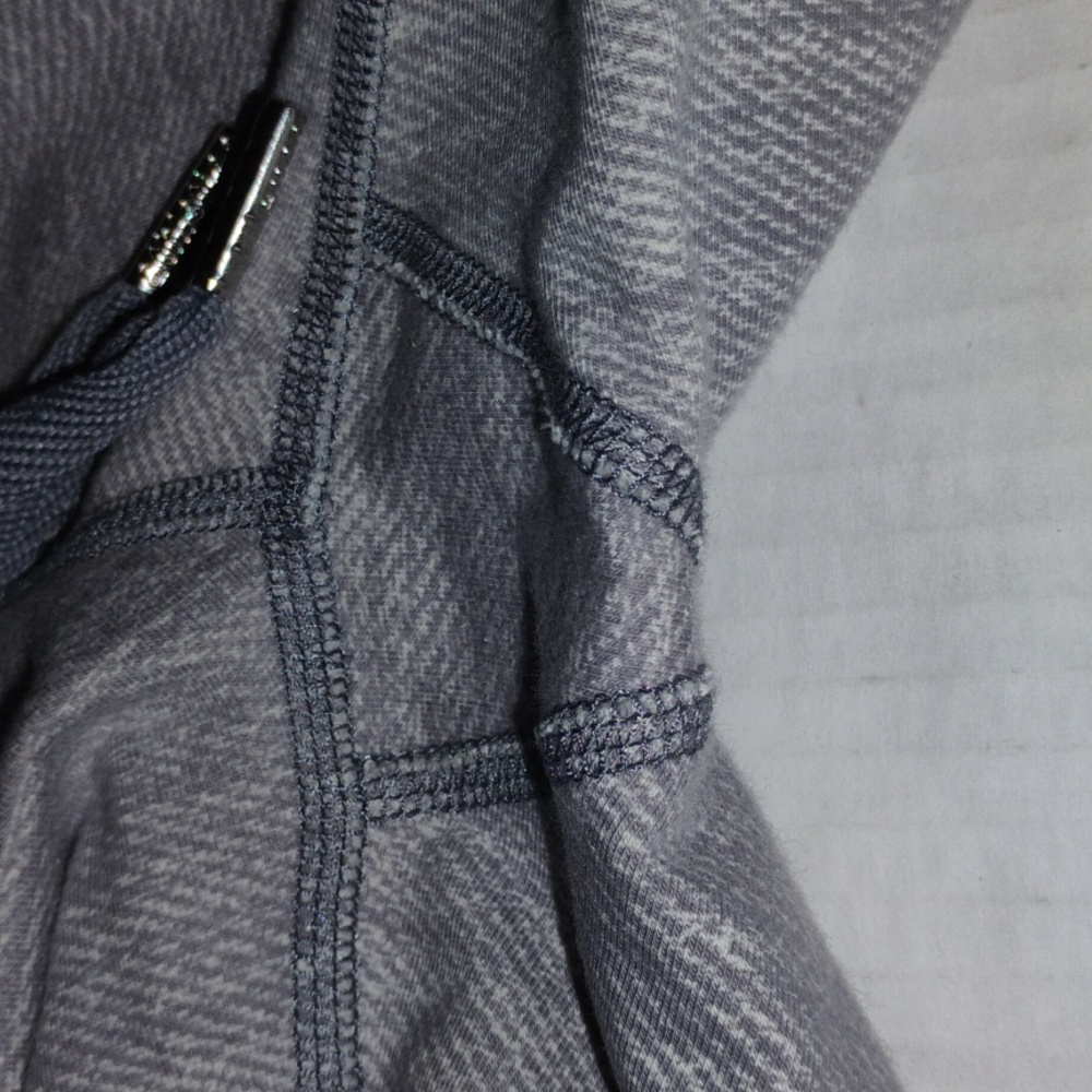 lululemon athletica Tea Lounge Crop Joggers. Womens size 6. Heather Gray color. - Picture 7 of 15